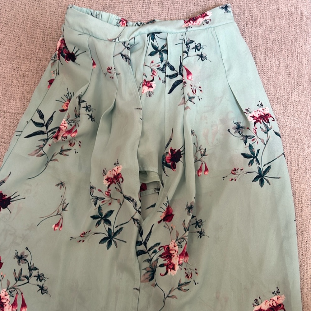 Skirt with attached half pants as u see in pic.